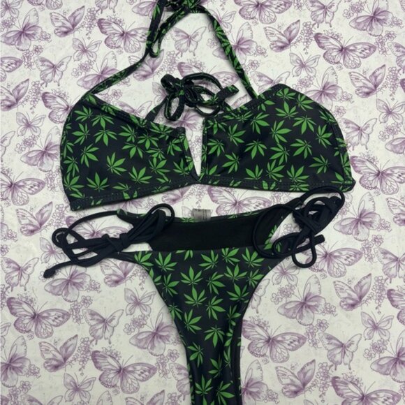 SHEIN Black and Green Leaf Print Bikini - Picture 1 of 1